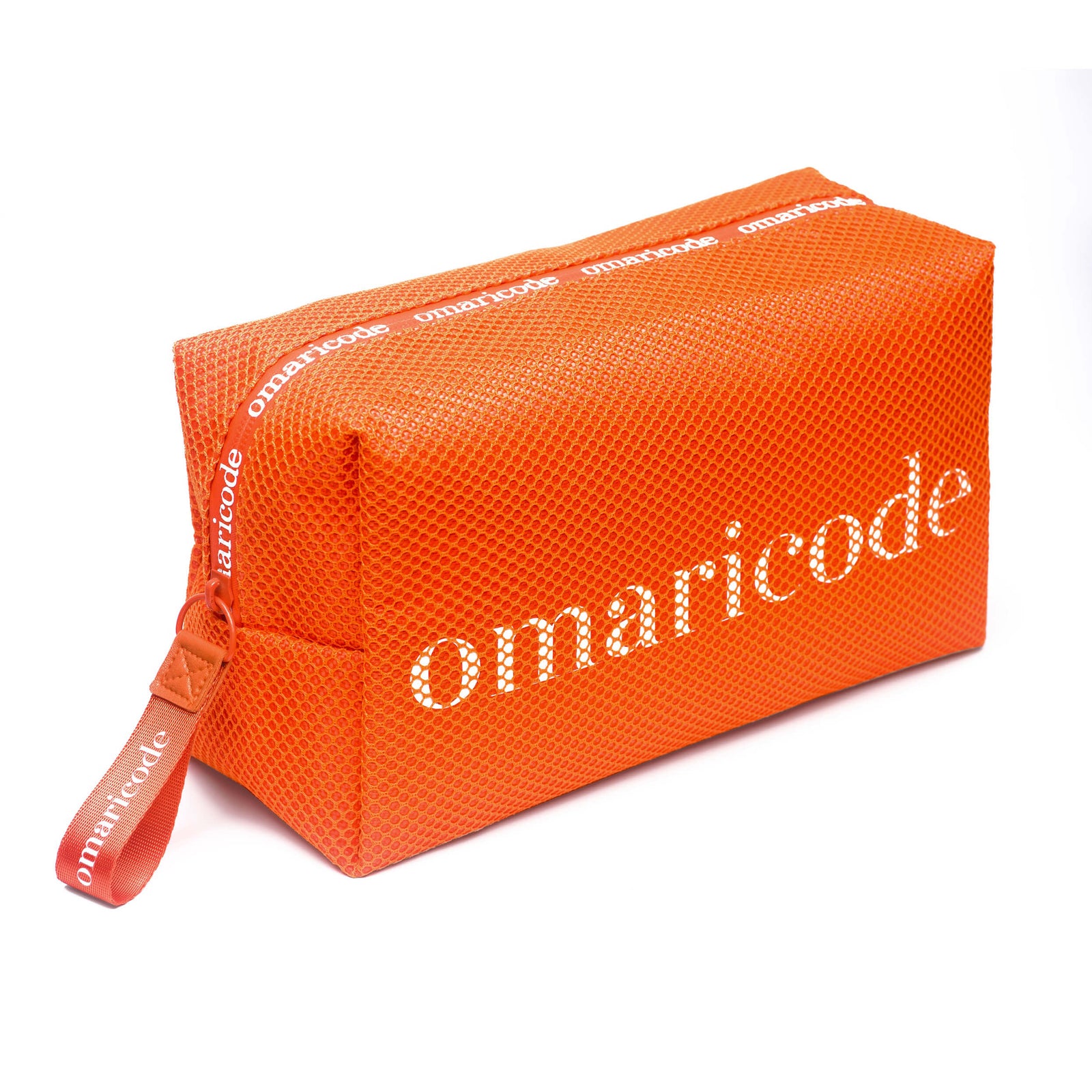 12 ESSENTIAL ITEMS FOR YOUR ON-THE-GO MAKEUP BAG (WITH DETAILED TIPS)